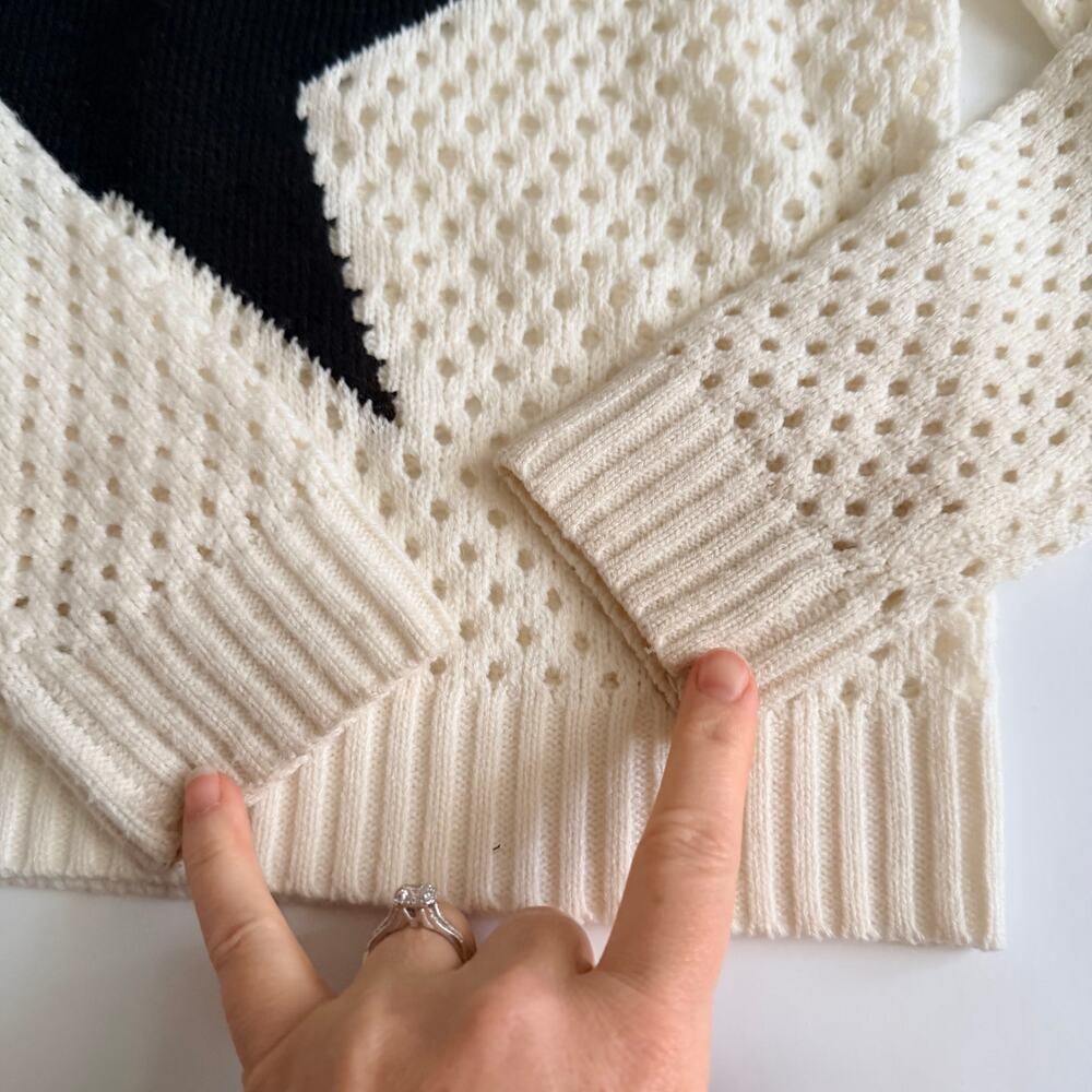 Just Polly New York Junior's Cream & Black Star Long Sleeve Sweater - Picture 5 of 7